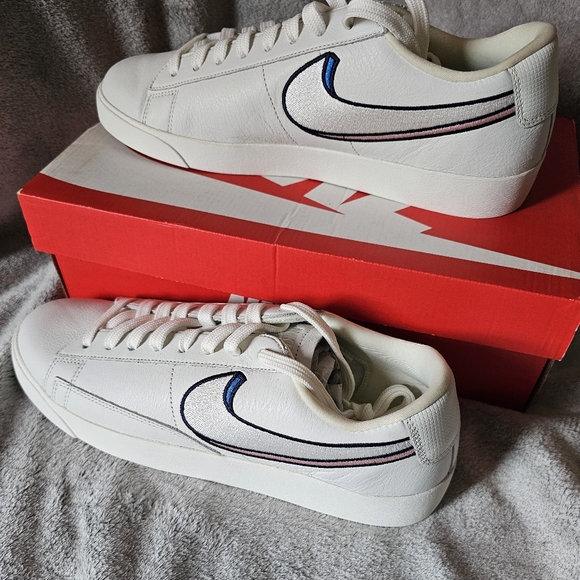 Nike Womens Blazer Low LX AV9371-101 Size 11.5 Summit White NIB Pink Blue Swoosh - Picture 7 of 11